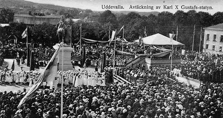 Vykort. Invigningen av Carl X Gustaf och Eric Dahlberg i Uddevalla i augusti 1915. Foto hos Olle Meyer.